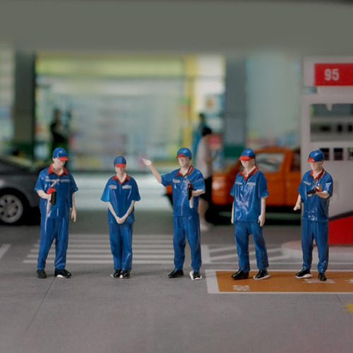 Figuras De Personas De Gasolinera En Chica Caminando