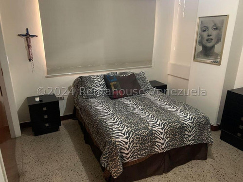 Amplio E Iluminado Apartamento En Venta En Los Palos Grandes Smb 25-94 Yy