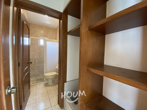 Casa En Jardín Real, Zapopan Con 4 Recámaras, 220 M², Id: 153696