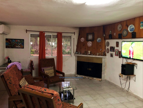 Venta De Granja En Melilla Con Cuatro Casas.