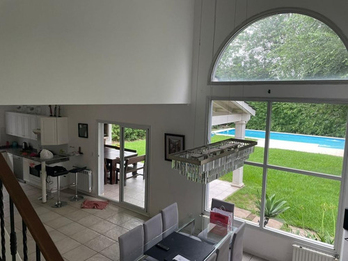 Imagen 12 de 17 de Casa En Venta 5 Ambientes Con Pileta En Septiembre!