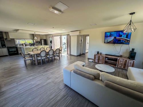 Venta Casa 3 Dormitorios, Piscina Climatizada, Chacra Del Pinar Punta Del Este