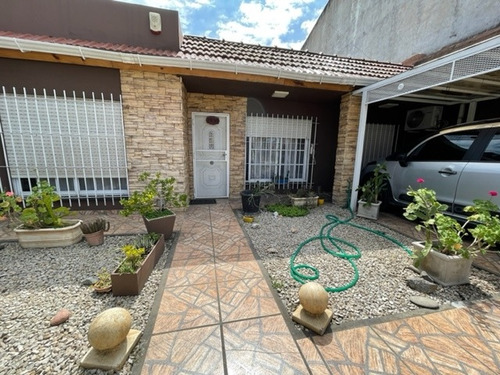 Imagen 2 de 9 de Venta - Casa 5 Ambientes - Acepta Permuta En San Vicente !