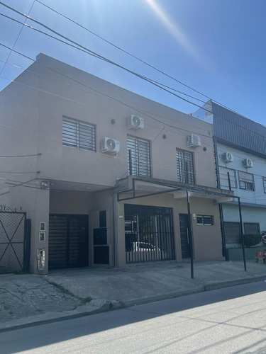 Imagen 1 de 15 de Alquiler, Castelar Norte A 2 Cuadras Del Puente Santa Rosa Y Acceso Oeste, 8 Ambientes (oficinas) 2 Baños