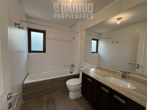 Espectacular Casa En Venta De 3 Dorm. En Piedra, Roja