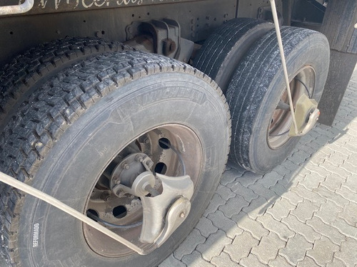 Volkswagen 24-250 E Constellation 3-eixos 2p