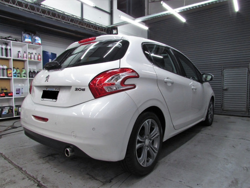 Peugeot 208 Feline Pack Cuir
