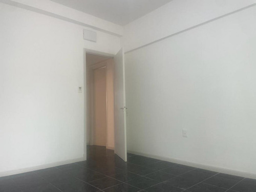 Imagen 9 de 14 de Venta - Apartamento 2 Dormitorios, Con Balcón Al Frente, En Barrio Sur.