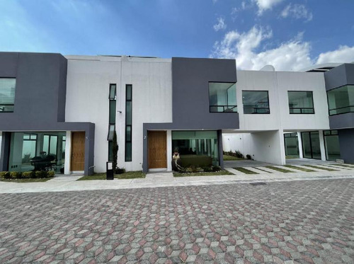 Casa Con Amplio Jardín Y Roof Garden En Venta En San Mateo Atenco