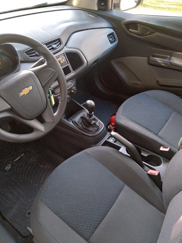 Imagen 5 de 12 de Chevrolet Onix 2017 1.4 Joy Ls + 98cv