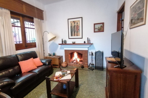 Imagen 3 de 16 de Impecable, Para Mudarse Ya. Preciosa Casa Con Alarma, Parrillero Y Estufa A Leña