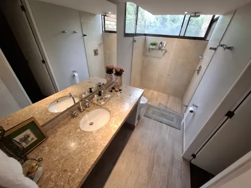 Apartamento En Venta Ubicado En El Poblado Sector Loma De Los Gonzalez (26528).