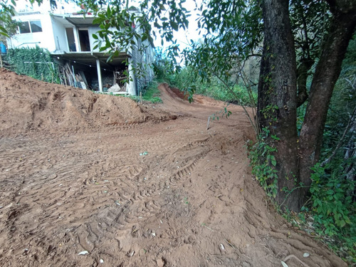 Terreno En Valle De Bravo Casas Viejas