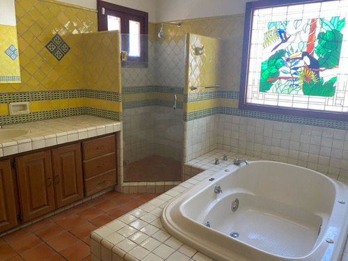 Jardines Del Lago, Aguascalientes, 470 M2 Const., 1030 M2 Terreno,vigilancia, Casa Club