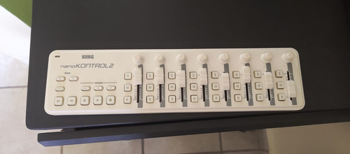 Controlador Midi Pad Korg Nanopad2 16 Teclas Negro Negro (Usado)