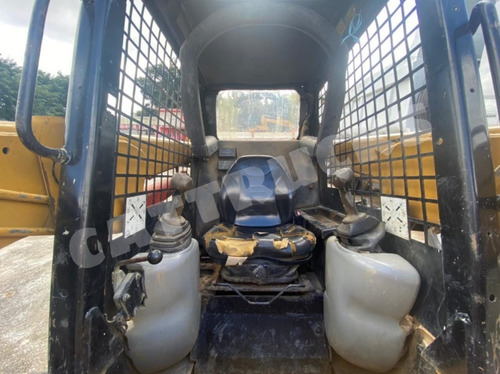 Imagem 5 de 8 de Mini Carregadeira Caterpillar 226b Ano 2011