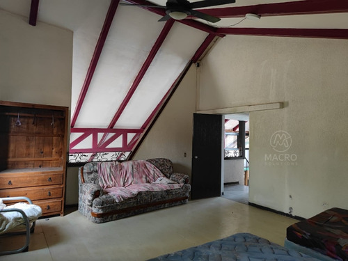 Casa En Venta En Col. Las Brisas, Temixco, Morelos Con Alberca Y Jardín.