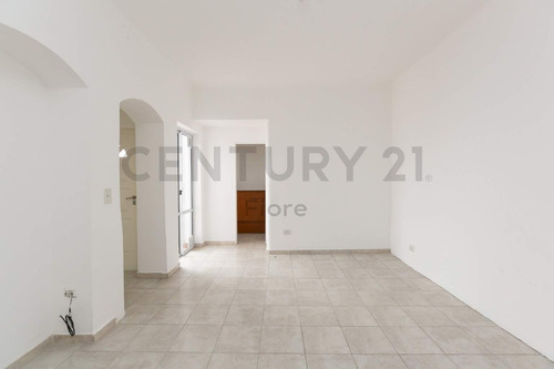 Venta Ph 2 Ambientes Con Patio, Terraza Y Parrilla Propia. Barracas