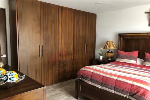 Venta De Casa Con Recámara En Planta Baja En Lomas De Angelópolis