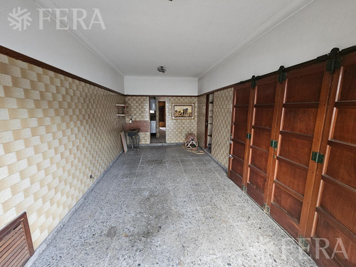 Venta De Casa De 4 Ambientes Con Cochera Y Quincho En Piñeyro