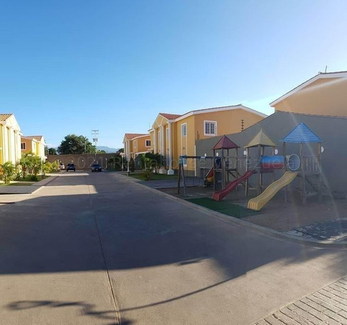 Imagen 8 de 12 de Espectacular Y Amplia Casa A Estrenar En Uno De Los Más Exclusivos Conjuntos Residenciales De La Ciudad. 04127800070 Cod Mls 22-3890