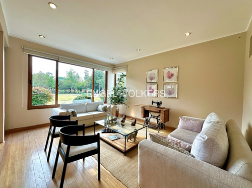 Casa En Parcela Con Gran Jardín No Perimetral