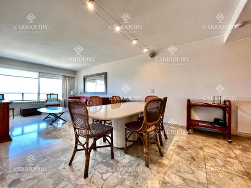 Alquiler Temporario Apartamento 2 Y Medio Dormitorios En Playa Mansa, Punta Del Este