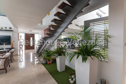 Se Alquila Casa En Lomas De La Lagunita