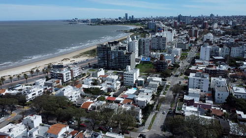 Se Vende Terreno De 710m2 En Malvín