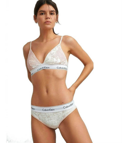 Imagem 3 de 3 de Calcinha Tanga Monogrma Calvin Klein Underwear Em Veludo Fem