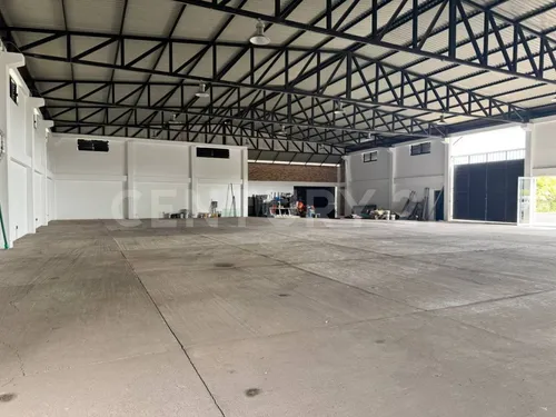 Bodega Comercial En Renta Sobre Via Restrepo