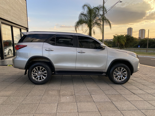 Toyota Hilux SW4 2.7 VVT-I FLEX SRV 7L 4X2 AUTOMÁTICO