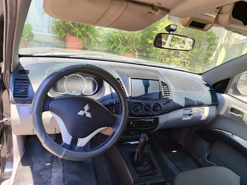 Mitsubishi L200 2.4 Cabina Doble 4x2 Mt