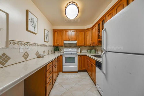 Departamento En Venta En Hallandale, Miami, Florida