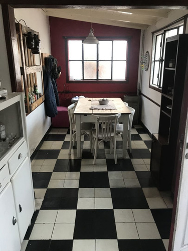 Importante Propiedad Emplazada En Lote De 380 Mts2