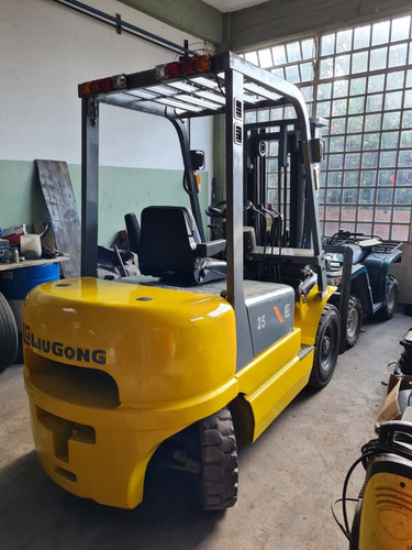 Autoelevador Liugong 2500kg 2014