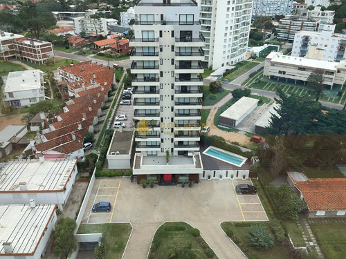 Apartamento En Brava 2 Dormitorios Con Una Espectacular Terraza!- Ref: 4051