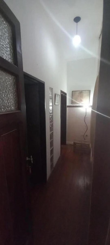 Ph En Venta - 4 Dormitorios 3 Baños - Flores