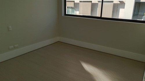 Completamente Remodelado Con Materiales Modernos En El Golf