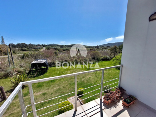 Casa En Punta Colorada - Piriápolis. 600 Metros De La Playa. 6 Personas, 3 Dormitorios, 2 Baños.