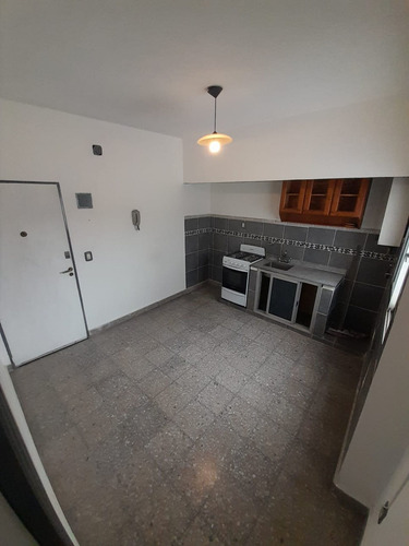 Imagen 3 de 21 de Venta Departamento 2 Ambientes Bernal
