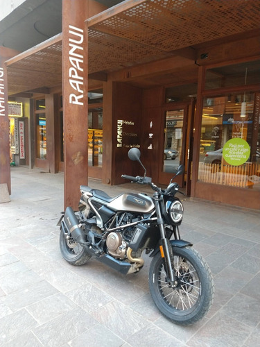Husqvarna Svartpilen 701