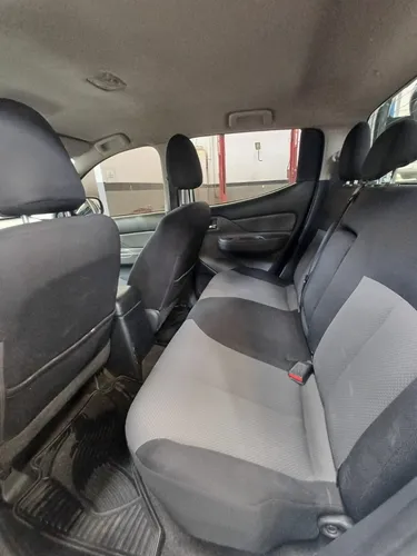 Mitsubishi L200 2.4 Cabina Doble 4x2 Mt