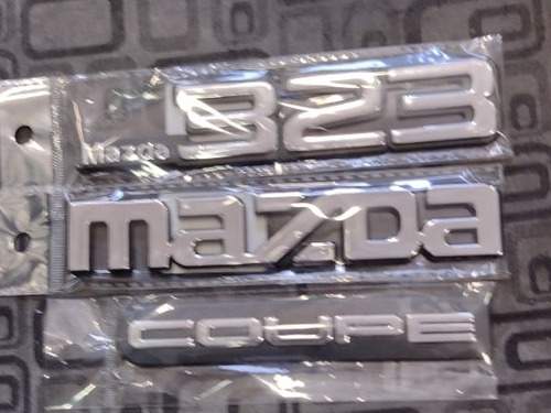 Combo 3 Emblemas Traseros Mazda 323 Coupé Genéricos Bajo Ped