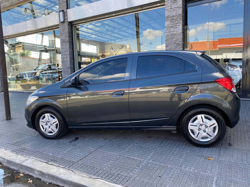 Imagen 4 de 12 de Chevrolet Onix 2017 1.4 Joy Ls + 98cv