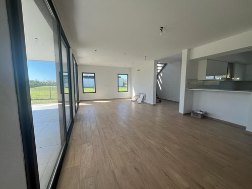 Casa En Barrio Ceibos Puertos Del Lago Lote Interno Escobar 3 Dormitorios Y Escritorio
