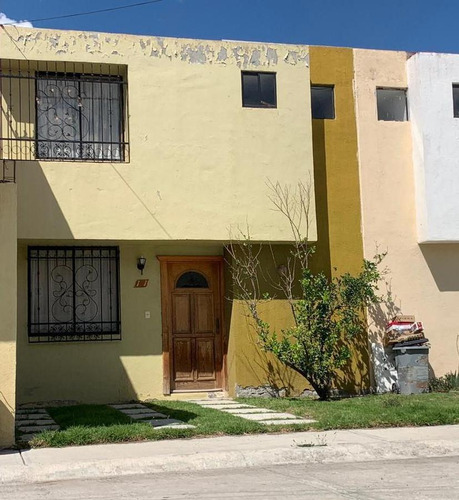 Casa En Venta En Pachuca De Soto, Calle De Regina, Privada Sta Teresa, Mg24-1068