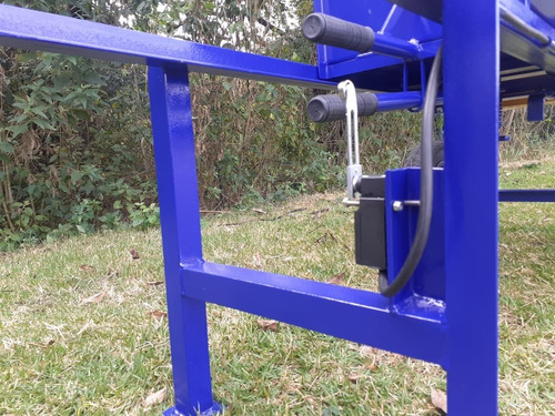 Imagem 3 de 10 de Maquina Embalar Silagem Manutec Eletrica