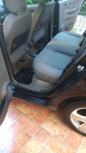 Volkswagen Suran 1.6 I Highline 90d 2010