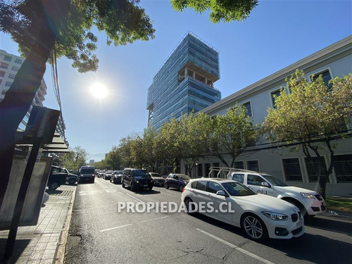 Sitio En Venta En Lyon / P. De Valdvia